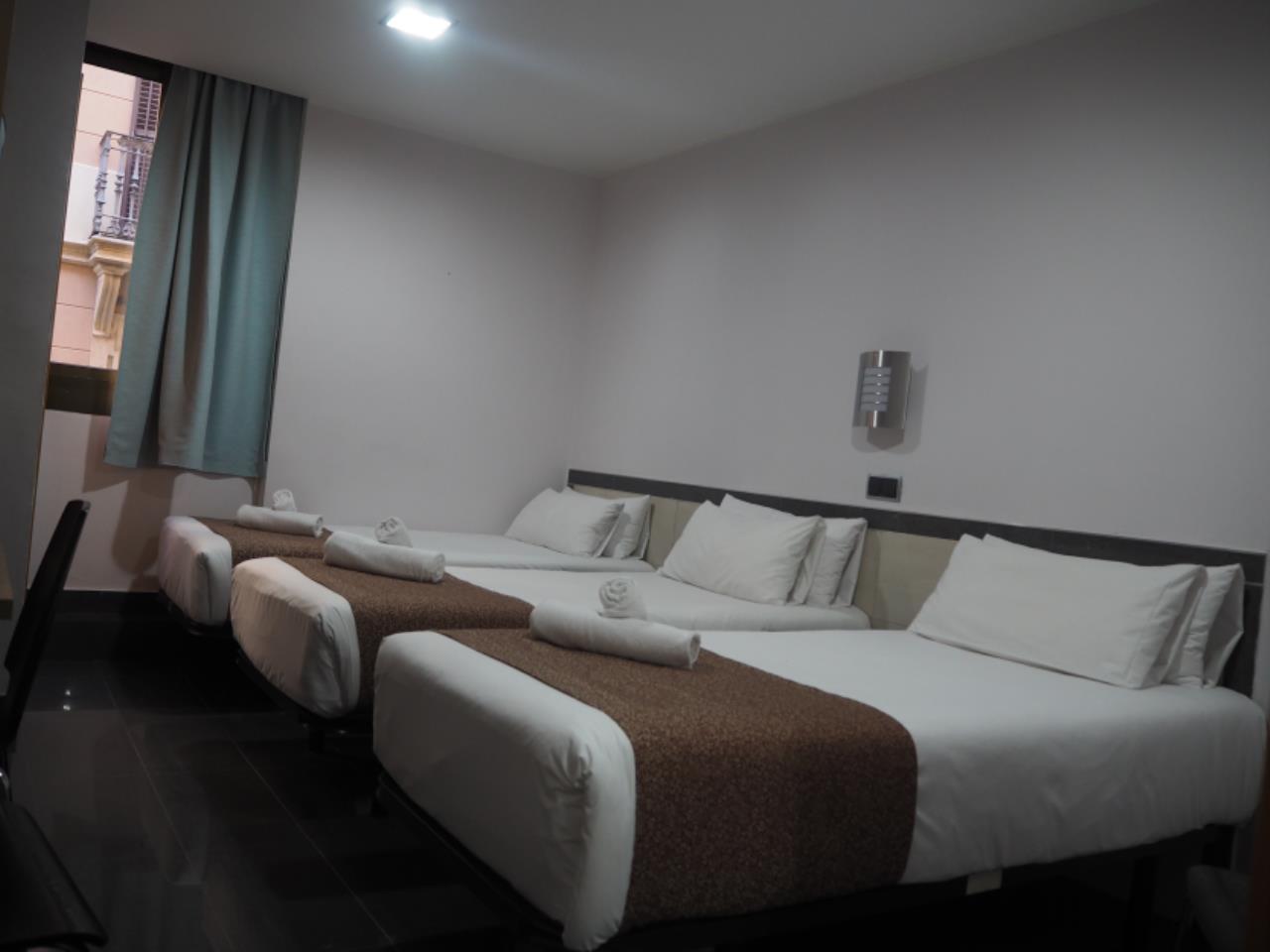 Triple Bedroom Hostal Levante